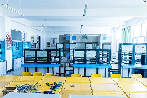 重慶哪個學(xué)校的計算機控制技術(shù)專業(yè)好？